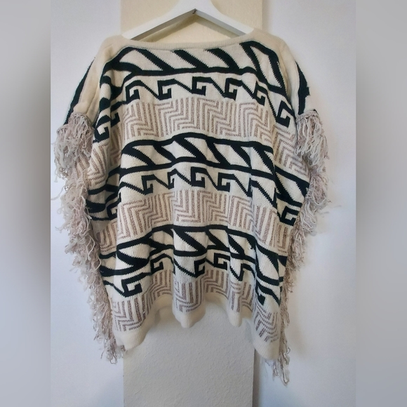 W118 Sweater Poncho - Picture 5 of 5